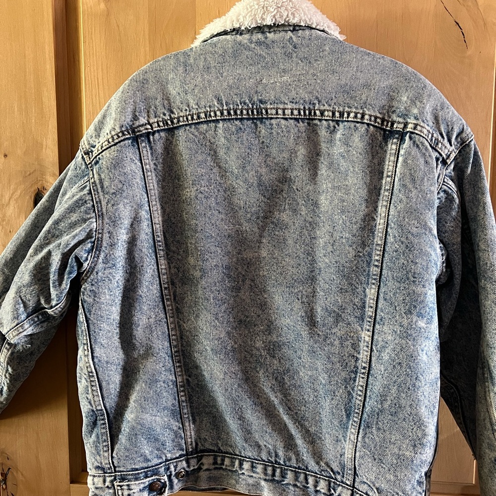 Men’s Medium authentic vintage Levi’s jean jacket with fleece. - Picture 4 of 4